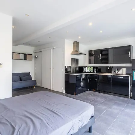 Les Pins Avec Terrasse Apartmán *