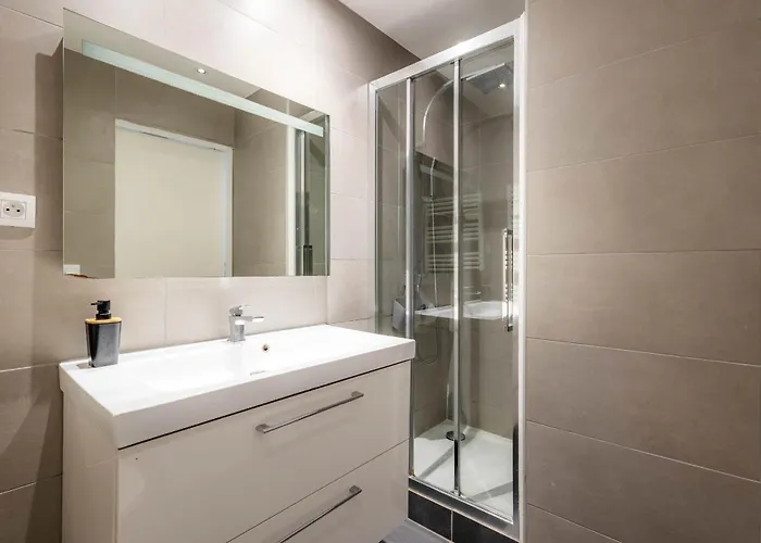 Les Pins Avec Terrasse *